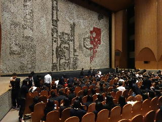 開演前