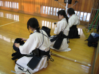 http://www.chiba-c.ed.jp/ichikawahigashi-h/club/kendo/kendo02.jpg