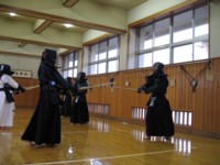 http://www.chiba-c.ed.jp/ichikawahigashi-h/club/kendo/kendo05.jpg