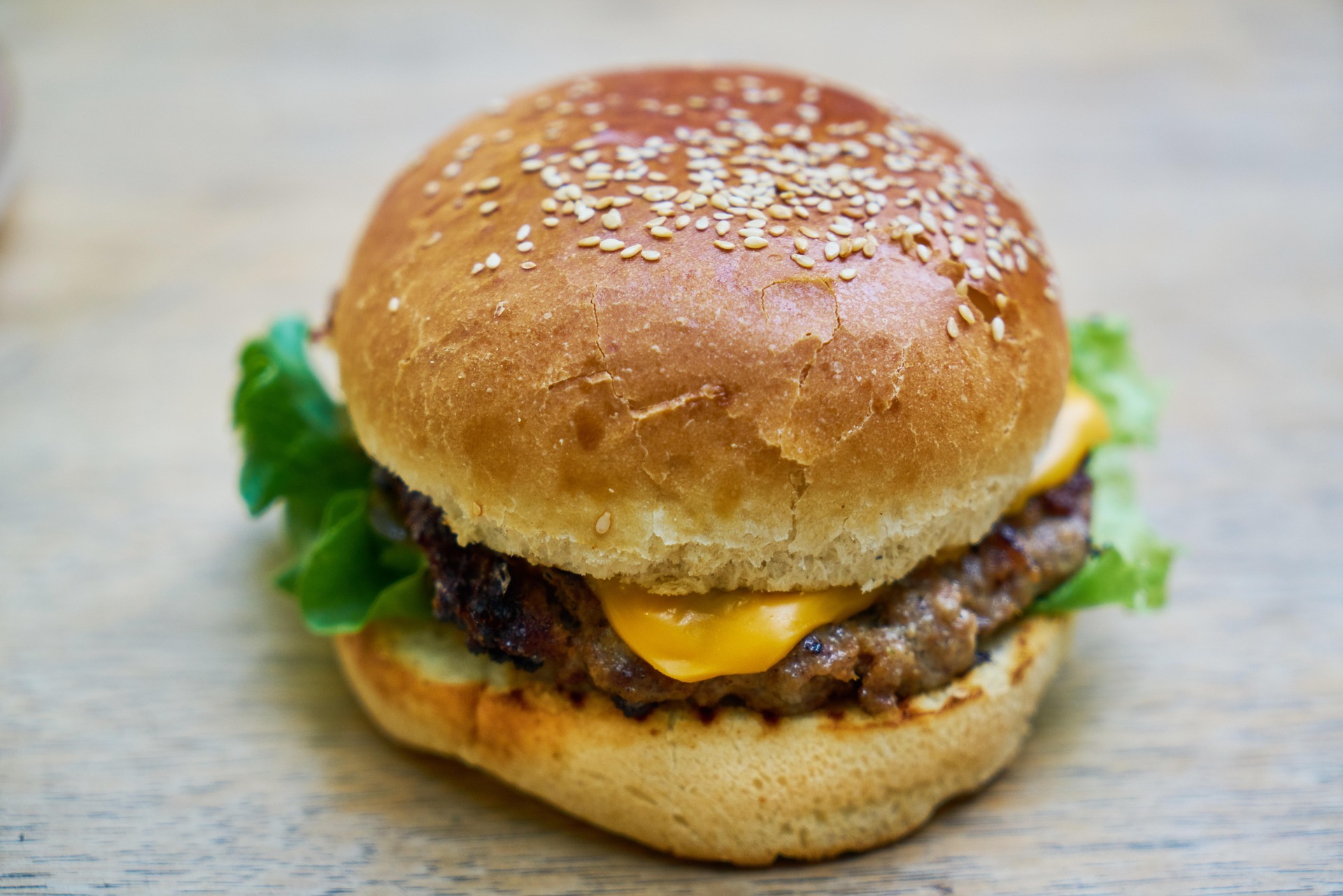 絶品チーズハンバーガー
