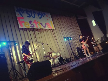 2014年文化祭でのフォークソング部の様子