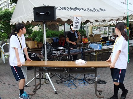 「むらかみ団地夏祭り」の手伝い風景