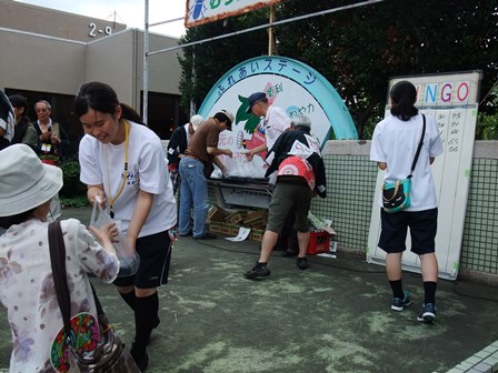 「むらかみ団地夏祭り」の手伝い風景