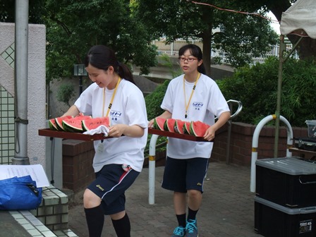 「むらかみ団地夏祭り」の手伝い風景