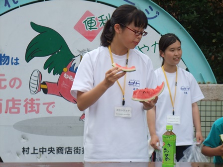 「むらかみ団地夏祭り」の手伝い風景