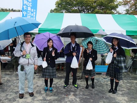 「未成年者飲酒防止キャンペーン活動」の様子