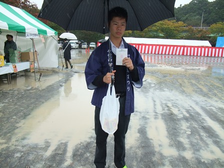 「未成年者飲酒防止キャンペーン活動」の様子
