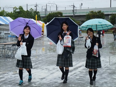 「未成年者飲酒防止キャンペーン活動」の様子