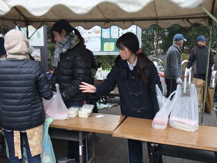 八千代市村上団地「餅つき大会」の様子