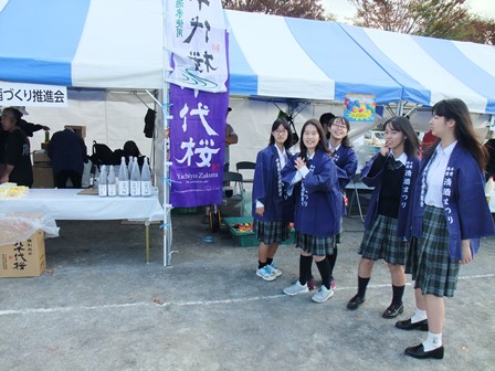 「未成年者飲酒防止キャンペーン活動」の様子