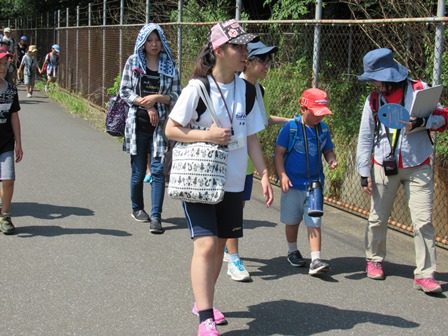 「第12回　川の学校in花輪川」の様子