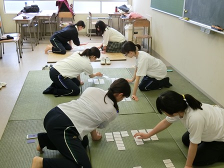 百人一首かるた同好会　練習風景
