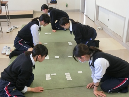 百人一首かるた同好会　練習風景