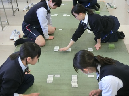 百人一首かるた同好会　練習風景