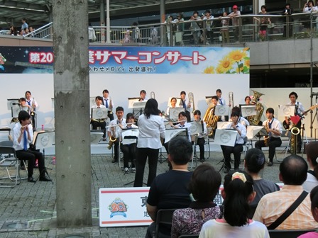 東葉サマーコンサート in 八千代緑が丘駅南側前広場の様子