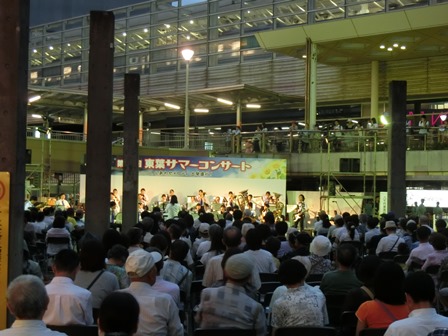 東葉サマーコンサート in 八千代緑が丘駅南側前広場の様子