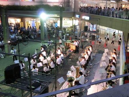 東葉サマーコンサート in 八千代緑が丘駅南側前広場の様子