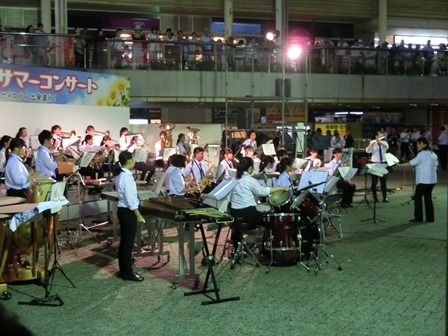 東葉サマーコンサート in 八千代緑が丘駅南側前広場の様子