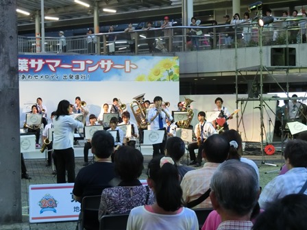 東葉サマーコンサート in 八千代緑が丘駅南側前広場の様子
