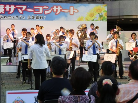 東葉サマーコンサート in 八千代緑が丘駅南側前広場の様子
