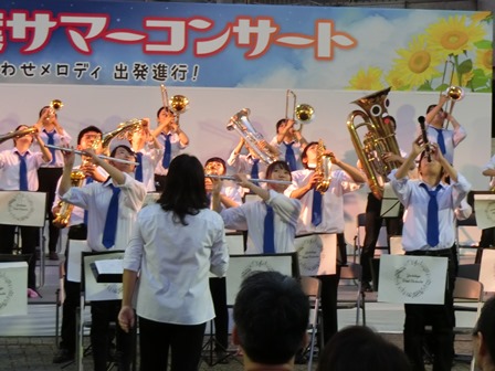 東葉サマーコンサート in 八千代緑が丘駅南側前広場の様子