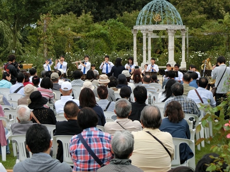ローズガーデン学生コンサート in 京成バラ園の様子