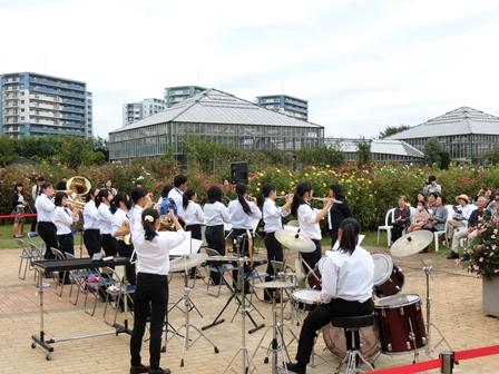 ローズガーデン学生コンサート in 京成バラ園の様子