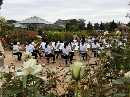 ローズガーデン学生コンサート in 京成バラ園の様子
