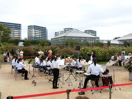 ローズガーデン学生コンサート in 京成バラ園の様子