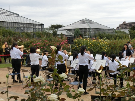 ローズガーデン学生コンサート in 京成バラ園の様子
