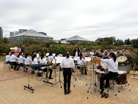 ローズガーデン学生コンサート in 京成バラ園の様子