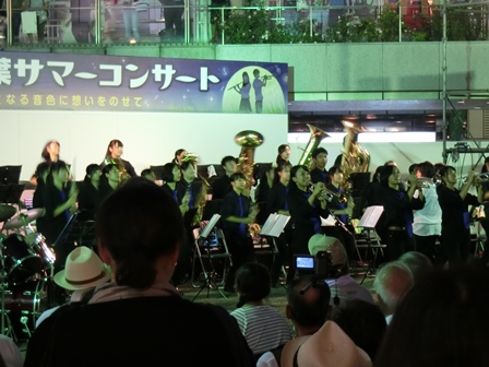 東葉サマーコンサート in 八千代緑が丘駅南側前広場の様子