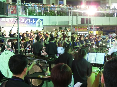 東葉サマーコンサート in 八千代緑が丘駅南側前広場の様子