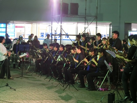 東葉サマーコンサート in 八千代緑が丘駅南側前広場の様子