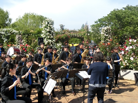 ローズガーデン学生コンサート in 京成バラ園の様子