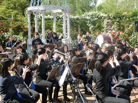 ローズガーデン学生コンサート in 京成バラ園の様子
