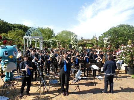 ローズガーデン学生コンサート in 京成バラ園の様子