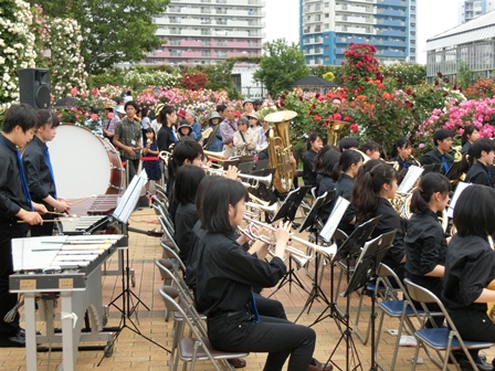 ローズガーデン学生コンサート in 京成バラ園の様子