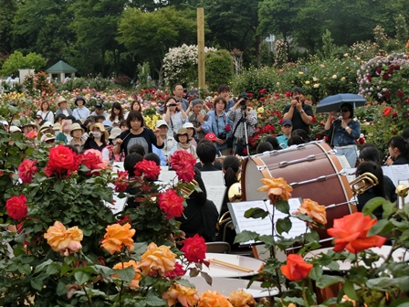 ローズガーデン学生コンサート in 京成バラ園の様子