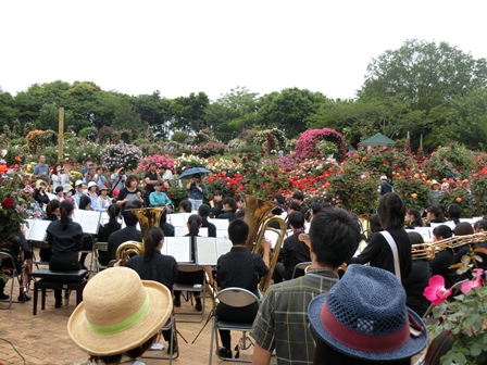 ローズガーデン学生コンサート in 京成バラ園の様子