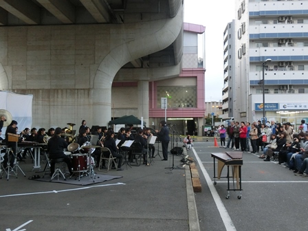 黒沢池の音楽祭 in 村上駅前広場の様子