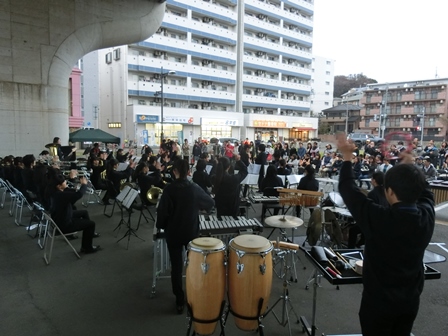 黒沢池の音楽祭 in 村上駅前広場の様子