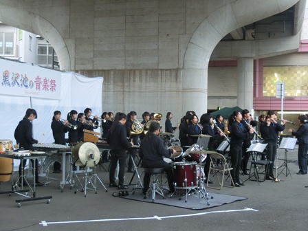黒沢池の音楽祭 in 村上駅前広場の様子