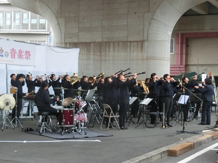 黒沢池の音楽祭 in 村上駅前広場の様子