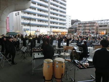 黒沢池の音楽祭 in 村上駅前広場の様子