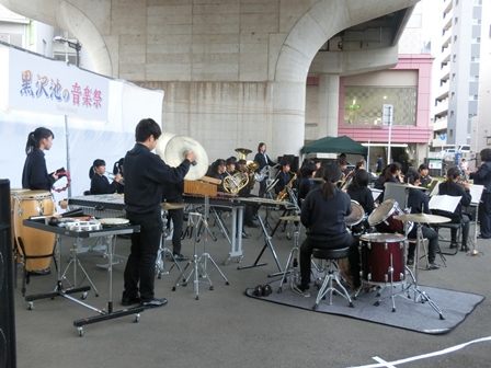 黒沢池の音楽祭 in 村上駅前広場の様子
