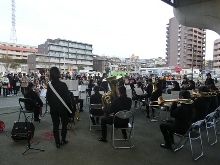 黒沢池の音楽祭 in 村上駅前広場の様子