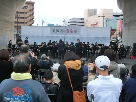 黒沢池の音楽祭 in 村上駅前広場の様子