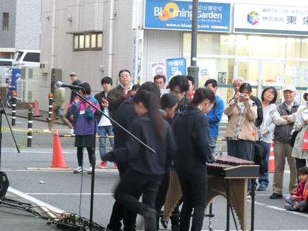黒沢池の音楽祭 in 村上駅前広場の様子