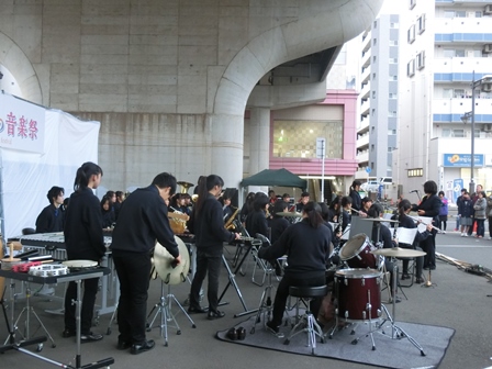黒沢池の音楽祭 in 村上駅前広場の様子